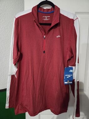 Brooks Equilibrium Technology Men's Red/White Long Sleeve Quarter-Zip Pullover M